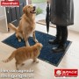 Blaue Floordirekt Schmutzfangmatte Space 205, rutschfest, mit TPE-Rücken. Hund, Katze, Person mit nassen Schuhen am Eingang.