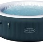 Dunkelgrüner Bestway Miami AirJet aufblasbarer Whirlpool für 6 Personen, 196x66 cm, mit sprudelndem Wasser und Pumpe.