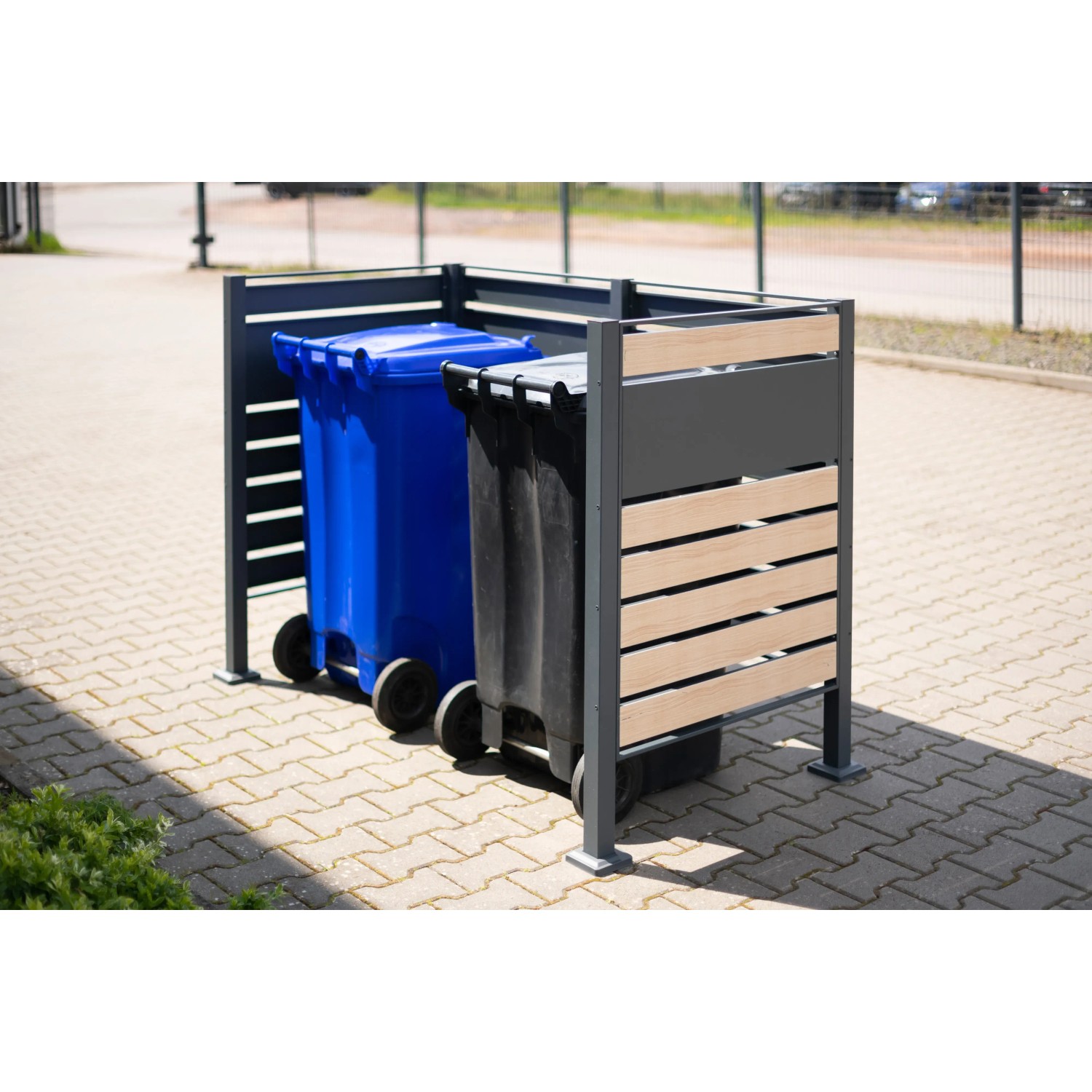 Westmann Mülltonnenverkleidung Planum für 2 Tonnen (240 l) in Holzoptik und Stahl.