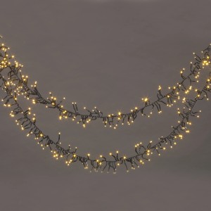 LED-Büschellichterkette mit 576 warmweißen LEDs und schwarzem Kabel für Innen- und Außenbereich.