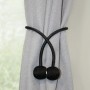 Gardinia Raffhalter Flex-S, schwarz, mit Magnet, 2 Stück, an grauer Gardine.