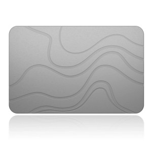 Graue Kieselgur Badematte mit wellenförmigem Relief. Robuste Steinmatte für Badteppiche & Vorleger.