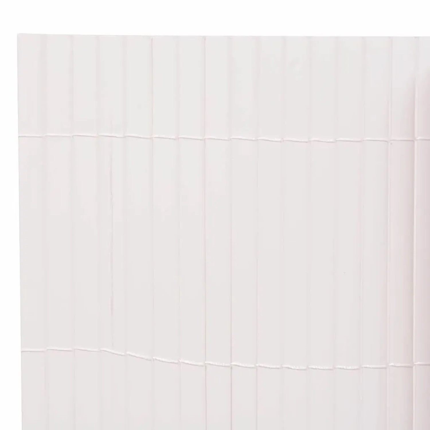 Weißer vidaXL Gartenzaun, doppelseitig, 90x300 cm, aus PVC.