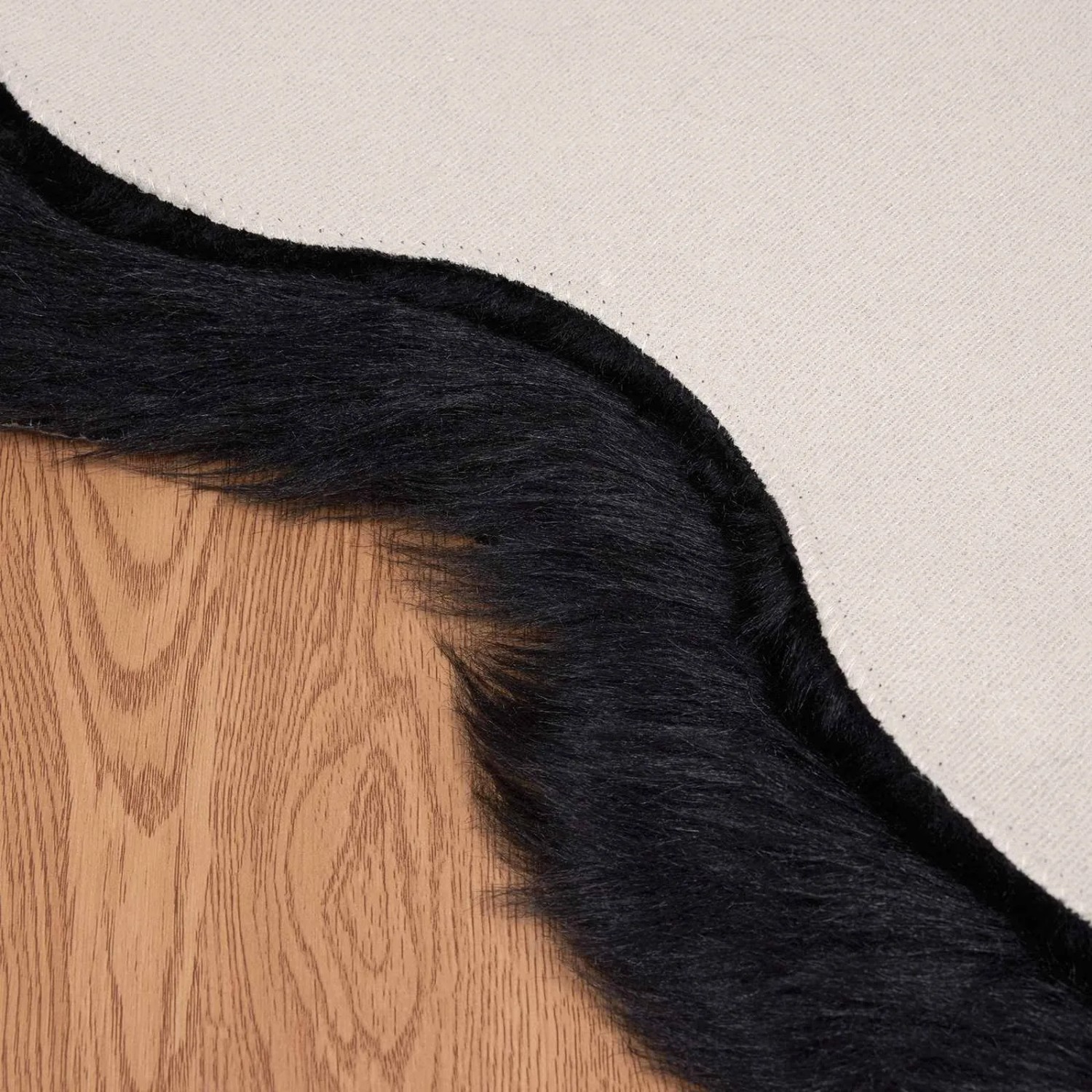 Schwarzer vidaXL Kunstschaffell Teppich (50x80 cm) aus Polyester. Flauschiger Teppich für Wohnzimmer.