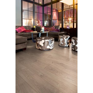 Jangal Laminatboden Oak State Park Line Pro Brill im Wohnraum verlegt.