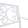 Weiße MCW Gartenbank F44: Rückenlehne mit geschwungenen Ornamenten und Armlehne aus Stahl.