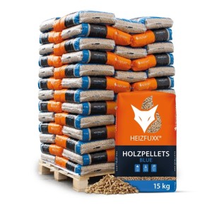Palette Heizfuxx Holzpellets Blue, 65 Säcke à 15kg, mit einem einzelnen Sack und losen Pellets.
