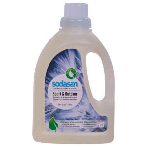 Weiße Sodasan Sport & Outdoor Flüssigwaschmittel Flasche, 750 ml. Spezialreiniger für Sport- und Funktionskleidung.