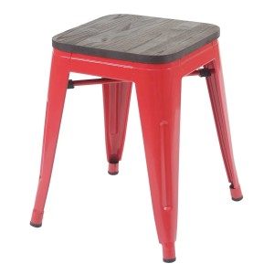 Roter stapelbarer Metallhocker im Industriedesign mit dunkler Ulmenholz-Sitzfläche und stabilen Querstreben.