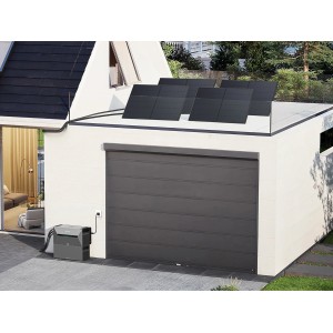 Anker Solix Balkonkraftwerk mit 4 Solarpanels, Speicher und Solarbank auf Garagendach.