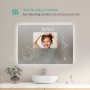 Emke Badspiegel LED 80x60 mit Antibeschlag und Touchschalter, zeigt Kind im Spiegel.