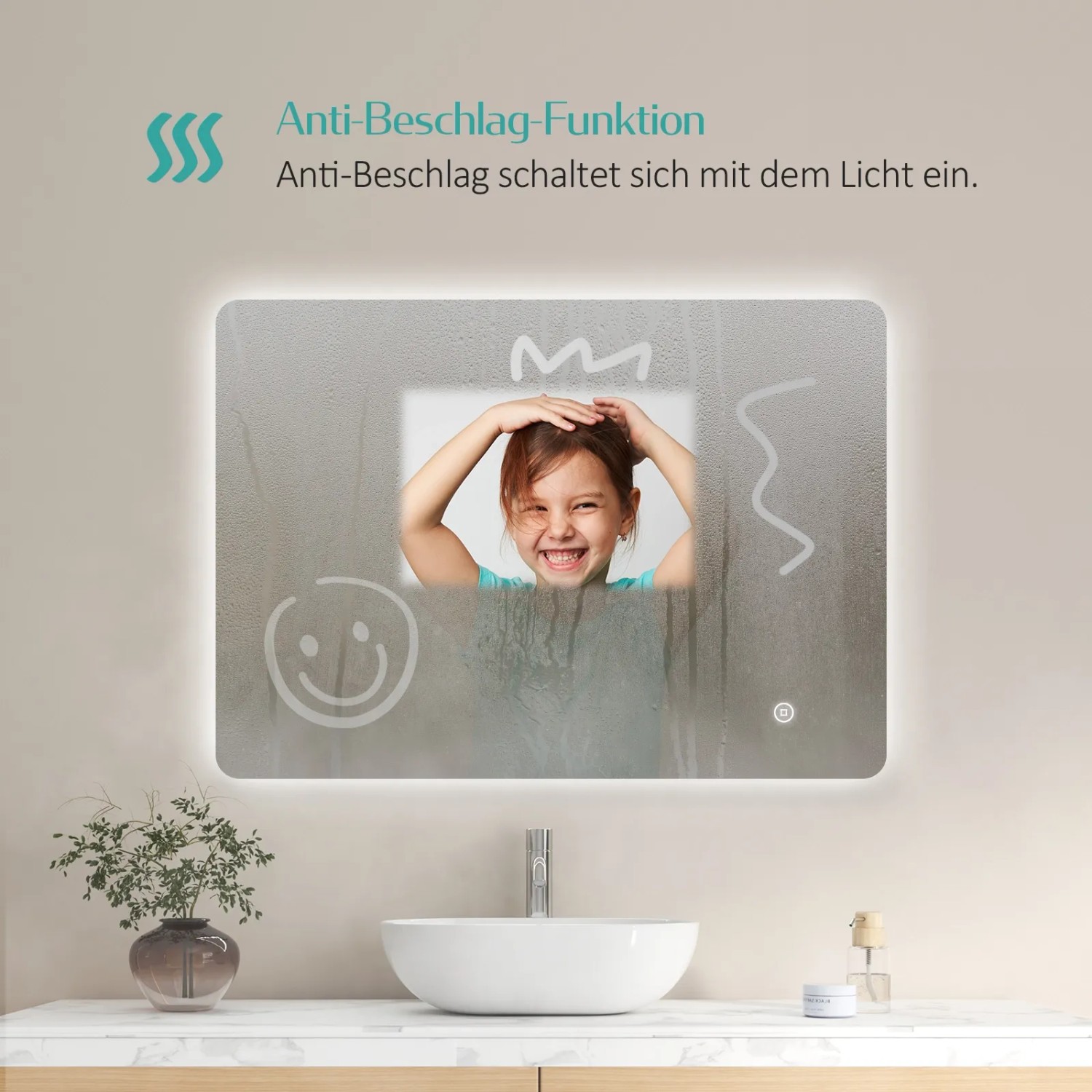 Emke Badspiegel LED 80x60 mit Antibeschlag und Touchschalter, zeigt Kind im Spiegel.