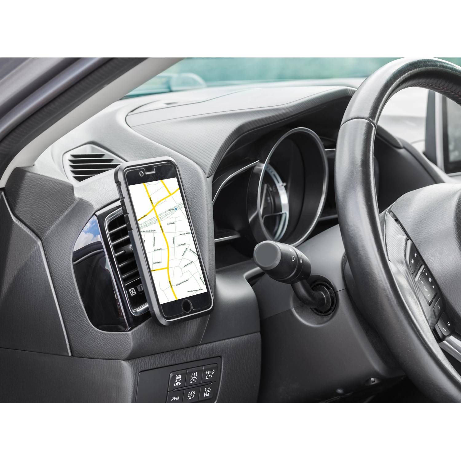 OBI Magnet-Smartphonehalterung im Auto an Lüftungslamelle mit Smartphone als Navi.