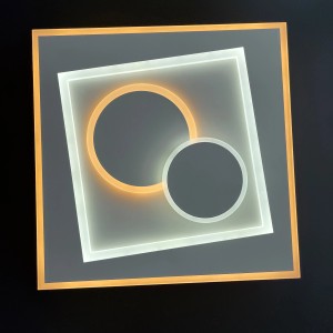 Moderne, dimmbare LED-Deckenleuchte Ratio von Fischer & Honsel, weiß, 43x43 cm.