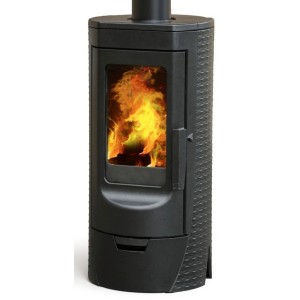 Schwarzer Plamen Gusskaminofen Tara mit Sichtscheibe und Flammen.