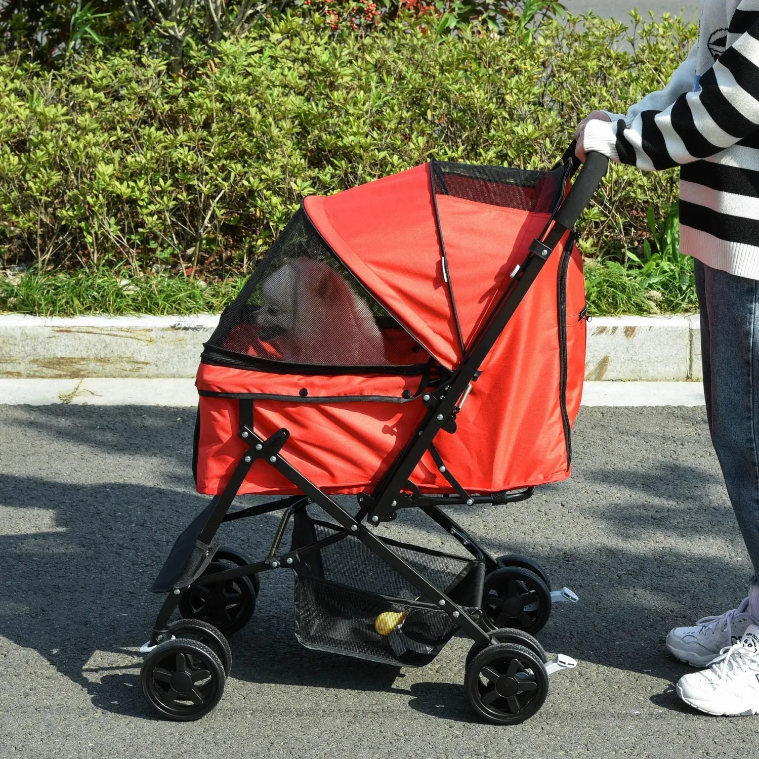 Roter PawHut Hundebuggy, klappbar, mit Hund darin, für kleine Hunde und Katzen. Ideal für den Transport von Kleintieren.