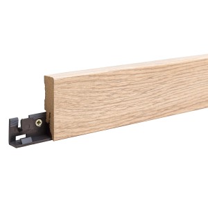 Egger Clipholder: Sockelleiste in Holzoptik mit Befestigungsclip (30 Stk.) für einfache Montage.