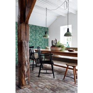 ESTAhome Vliestapete Smaragdgrün mit orientalischem Kelim Patchwork Muster an einer Wand im Wohnraum.