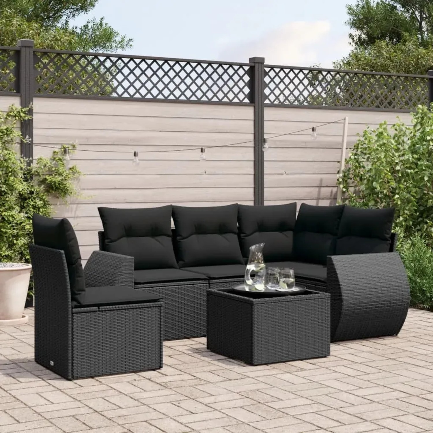 Schwarze 6-tlg. vidaXL Garten-Sofagarnitur aus Poly Rattan mit Kissen.