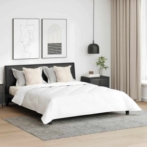 Weißes vidaXL Winterbettdecken-Set mit Kissen (3-teilig) auf einem Bett im Schlafzimmer.