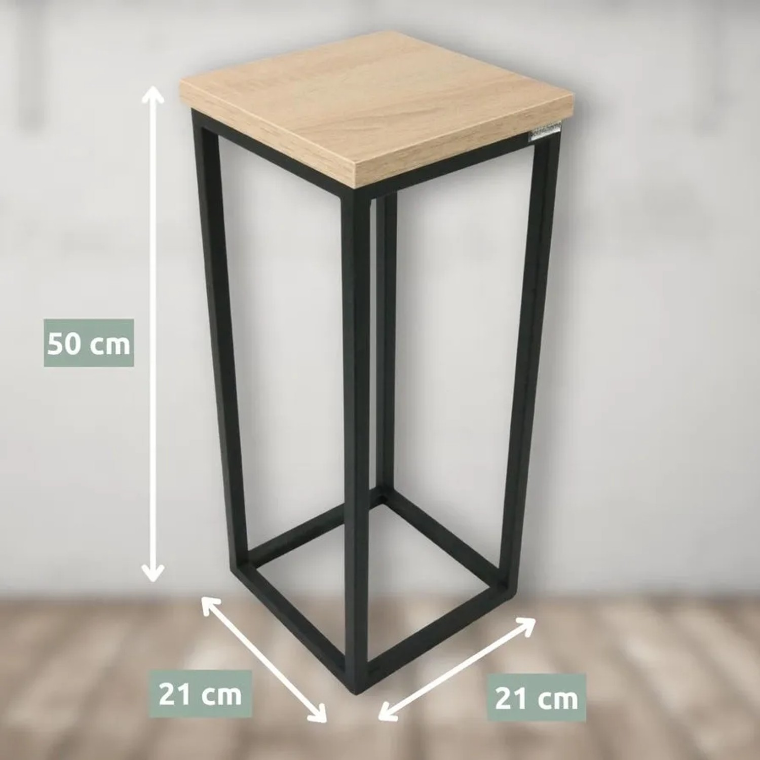 Holz4home Blumenständer Dekoständer Sonoma Eiche, 50 cm hoch, mit schwarzem Metallgestell.