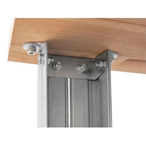 Detailaufnahme: AR Shelving Werkbank, Holzplatte mit verzinktem Stahlgestell und Schrauben.