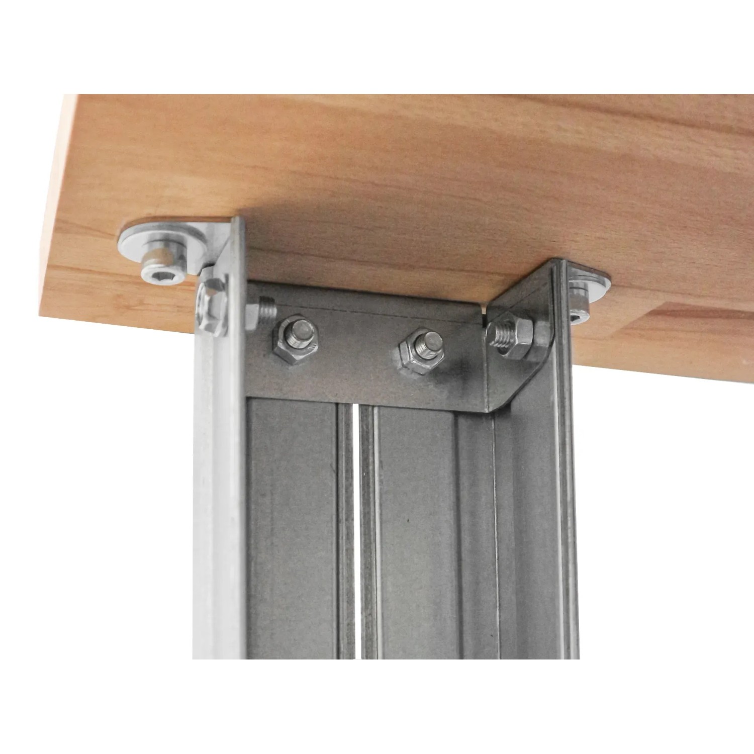 Detailaufnahme: AR Shelving Werkbank, Holzplatte mit verzinktem Stahlgestell und Schrauben.