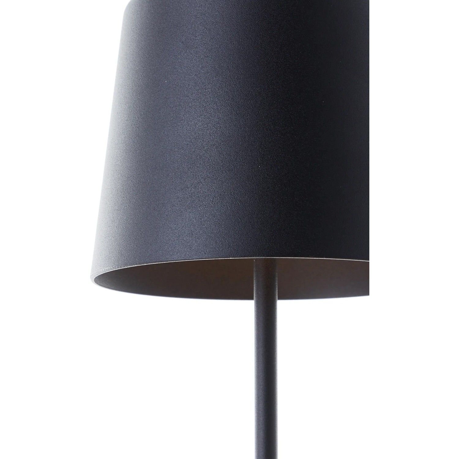 Detailaufnahme: Schwarze, matte LED-Tischleuchte Kaami, 37 cm, für den Außenbereich.