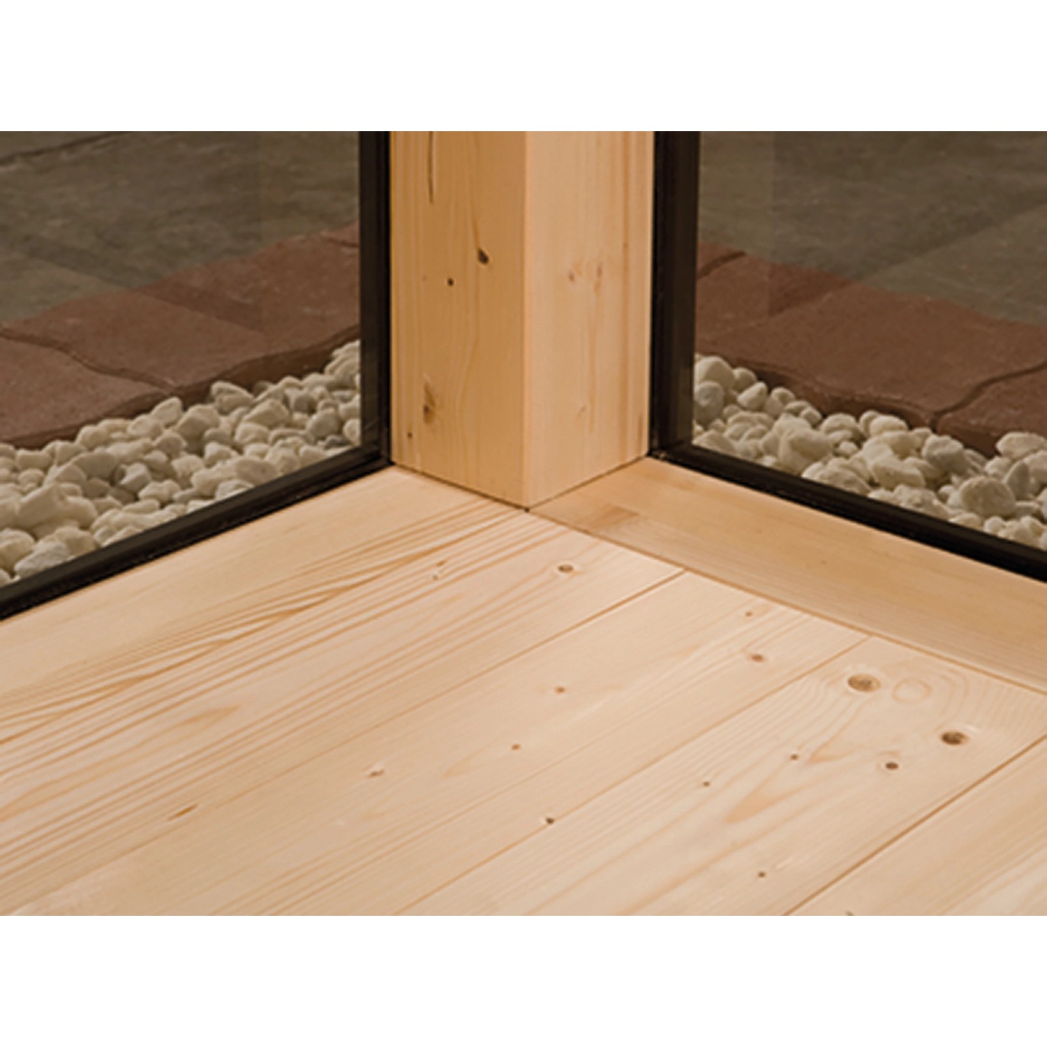 Detailansicht: Weka Holz-Gartenhaus Cubilis mit Holzfußboden und Fensterfront.