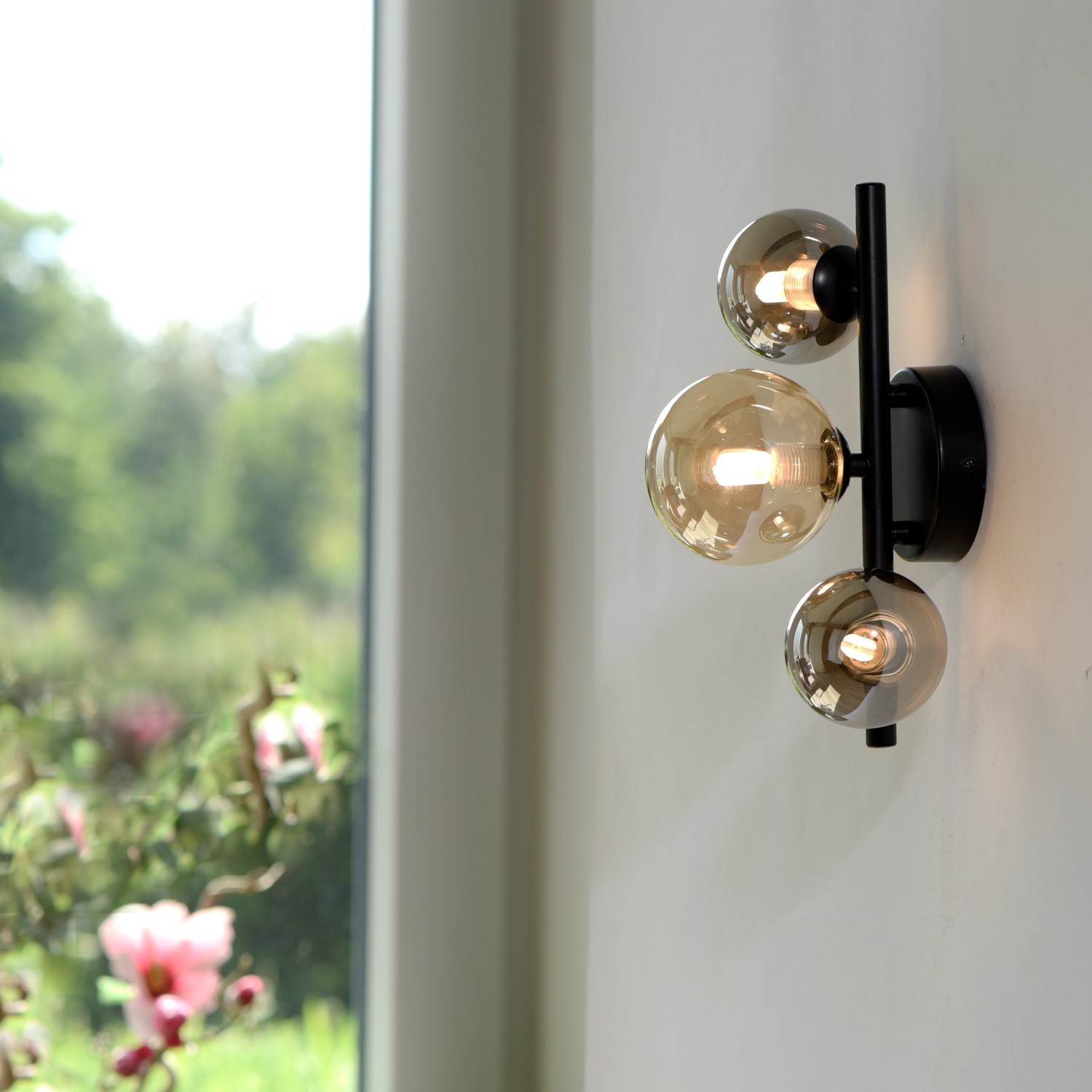 Paul Neuhaus Popsicle Wandlampe, 3-flammig, schwarz mit Amber- und Rauchgläsern.