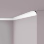 Weiße NOEL & MARQUET NMC NE2 Pure Eckleiste (2m) an einer Decke.