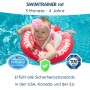 Baby mit rotem Freds Swim Academy Schwimmreifen im Wasser. Schwimmhilfe für Kinder von 3 Monaten bis 4 Jahren.