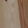 Detailaufnahme der Tischplatte des Fun Star Stehtischs aus hellem Kiefernholz.