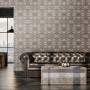 Wohnraum mit graubeiger Vliestapete mit 3D-Design, leicht glänzend und strukturiert.