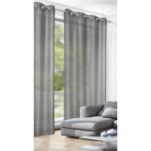 Anthrazitfarbener Ösenschal Inka von Neusser Collection, 245x135 cm, mit glitzernder Struktur vor Fenster.