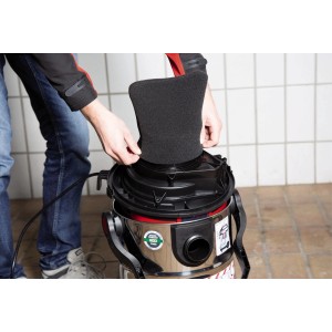 Einhell Schaumstofffilter für Nass-Trockensauger wird eingesetzt.