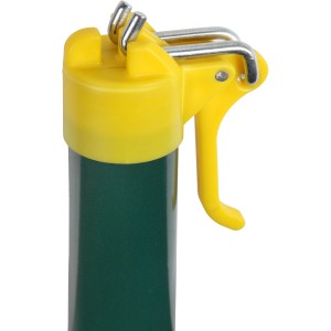 Detailaufnahme Floraworld Wäschepfahl, moosgrün mit gelbem Leinenspanner und Drahtbügel.