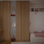 Osram LED-Nachtlicht Nightlux Clock im Kinderzimmer. Uhr mit Nachtlichtfunktion an Wand und Schrank.