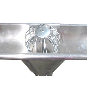 Verzinktes Rinnensieb NW 60 im Einsatz in einer Dachrinne, schützt vor Laub.