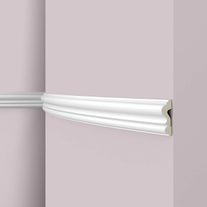 Flexible, weiße NOEL & MARQUET Zierleiste Z1360 Flex an einer Wand.