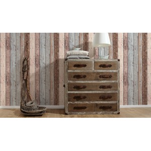 A.S. Creation Vliestapete New England in Braun, Grau, Beige mit Holzoptik an Wand und Kommode.