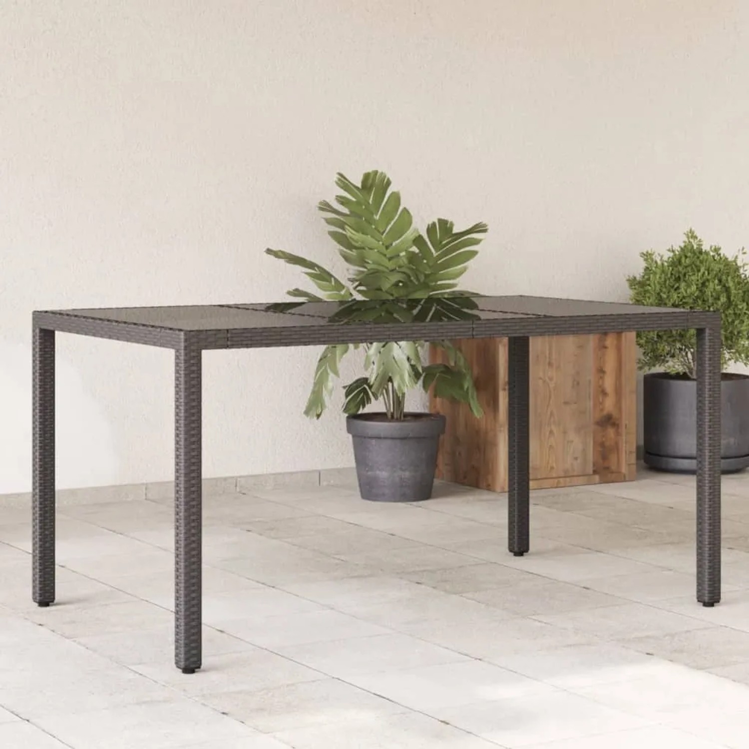Schwarzer vidaXL Gartentisch mit Glasplatte, 150x90 cm, aus Poly Rattan.