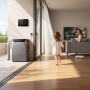 Anker Solix Solarbank 4 E5000 Pro Balkonkraftwerk auf Terrasse, verbunden mit Hausstrom. Modernes Wohnzimmer.