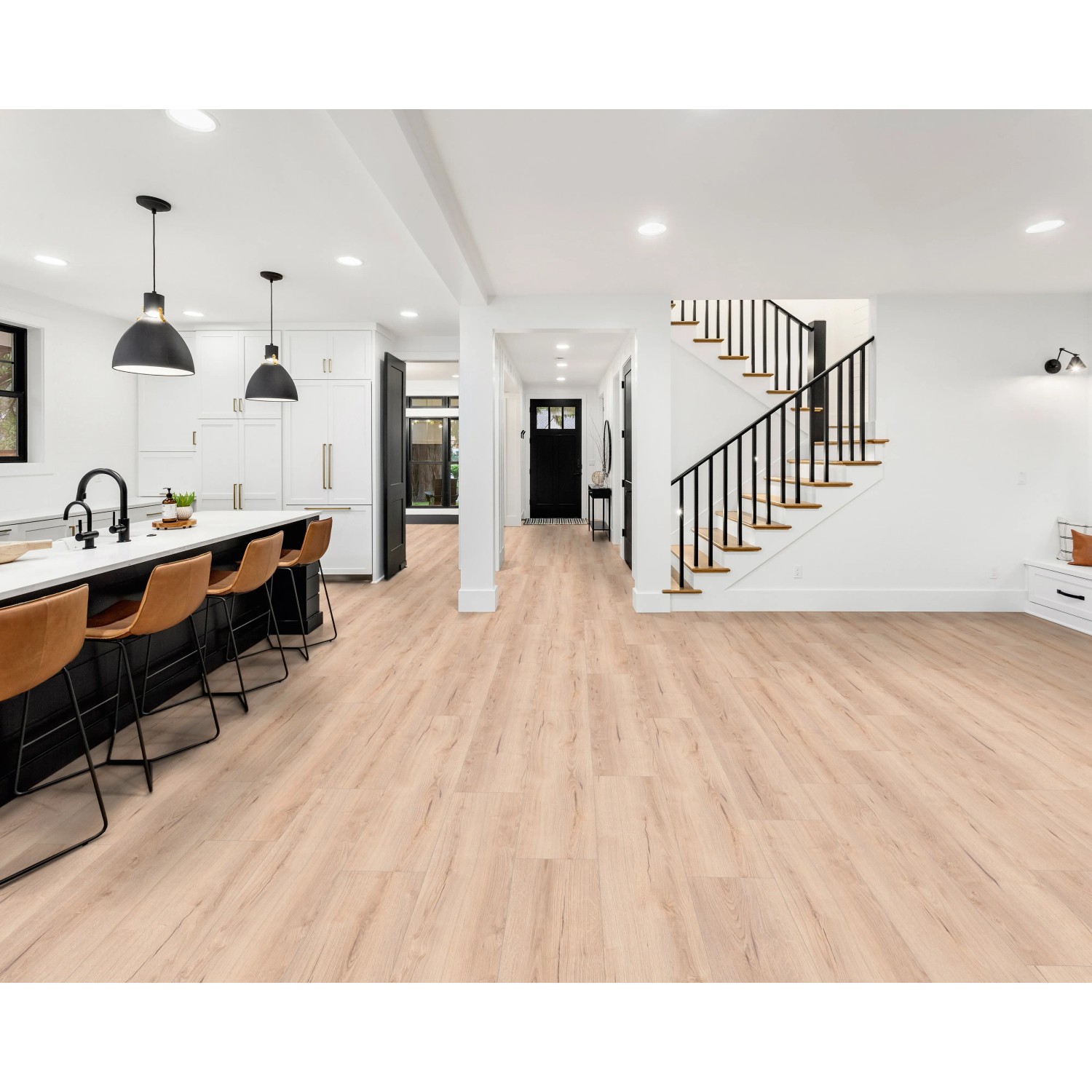 Heller Wohnraum mit Kaindl Laminat Poseidon Hawaii Oak 7 mm. Wasserfester Laminatboden in Holzoptik.