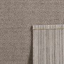 Detailansicht des braunen Ayyildiz Kurzflorteppich Loom 4300, robust und pflegeleicht.