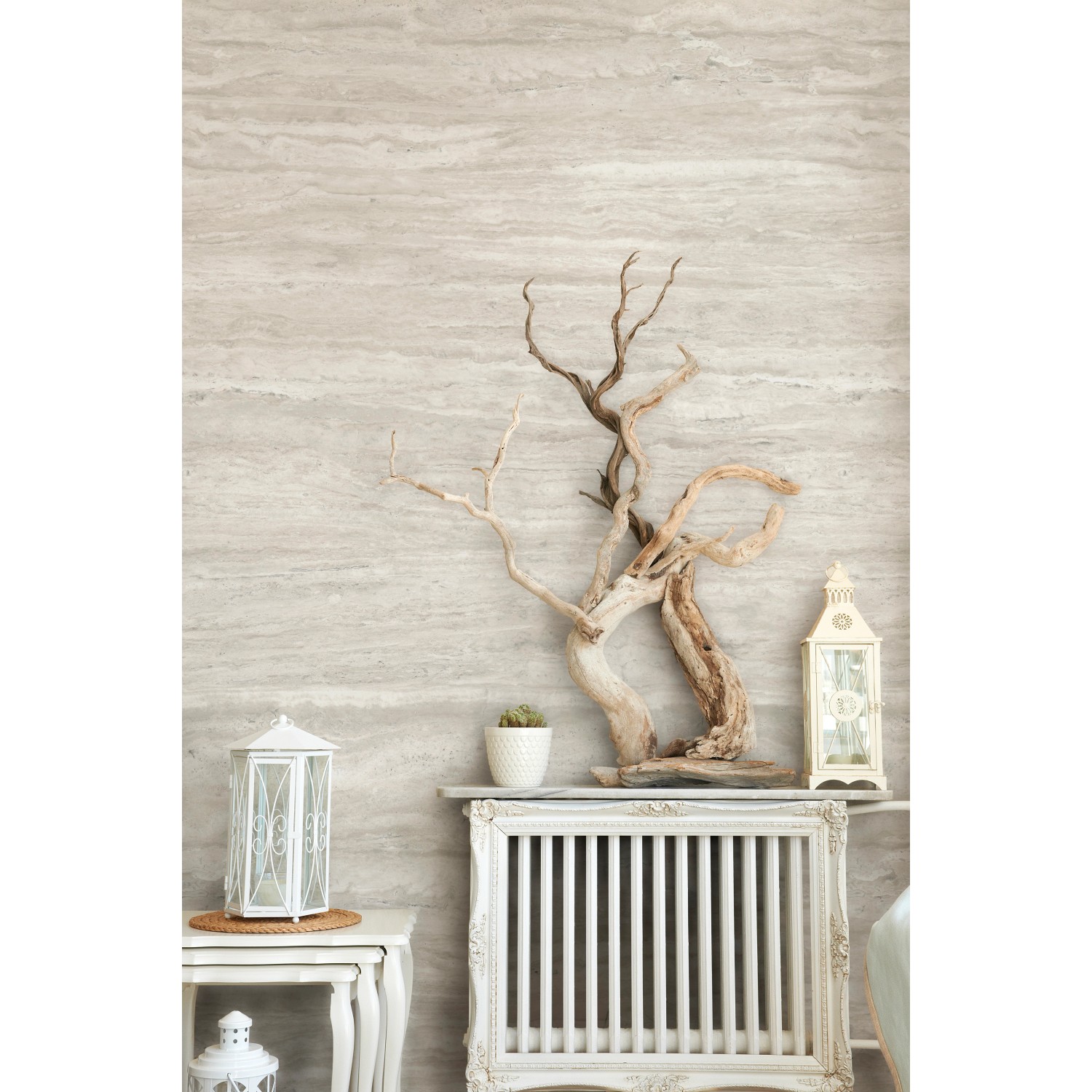 Grosfillex Wandpaneel Element 3D Optik Romano Bianco Brillant, verlegt im Wohnraum mit Deko.