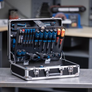 Offener Scheppach Werkzeugkoffer TB200 Aluminium, 141-teilig mit Werkzeugsortiment.