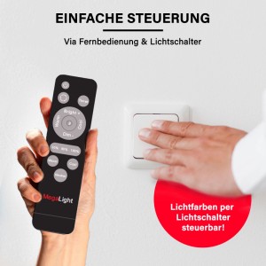 Hände steuern MegaLight LED-Deckenleuchte: Eine Hand hält Fernbedienung, die andere betätigt den Lichtschalter. Lichtfarbe & Helligkeit einstellbar.