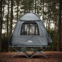 Graues SoBuy 2-Personen-Campingzelt auf Feldbett mit Mesh-Fenster im Wald für Outdoor-Camping.