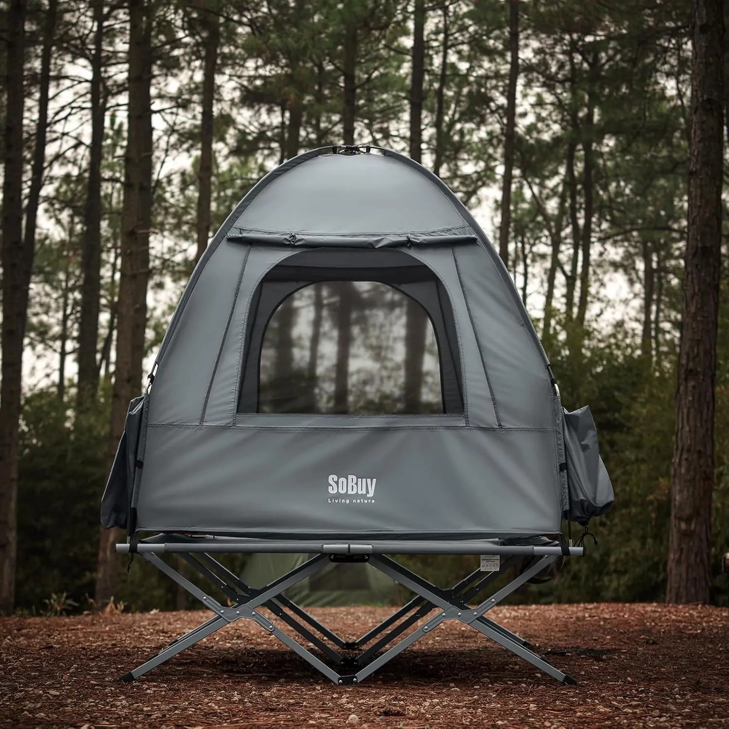 Graues SoBuy 2-Personen-Campingzelt auf Feldbett mit Mesh-Fenster im Wald für Outdoor-Camping.